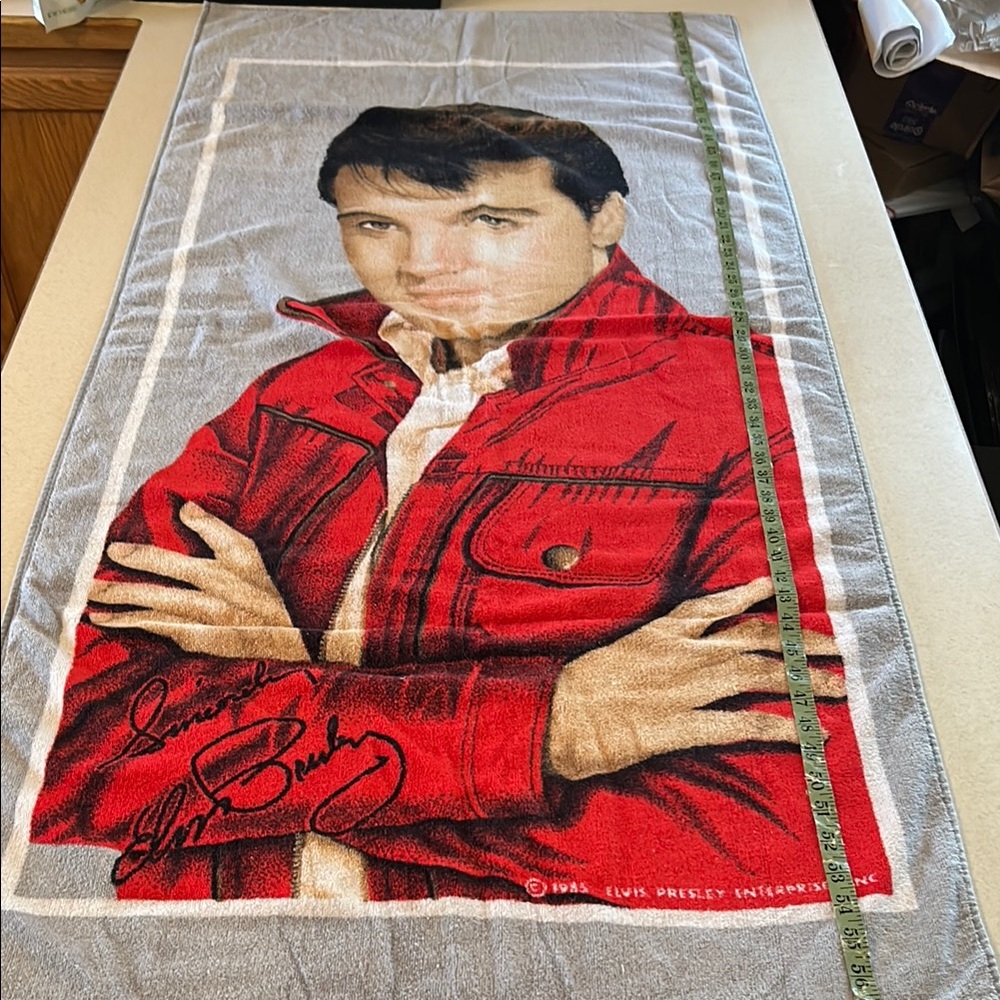 Elvis Presley Signature Beach Towel 1985 Excellent Condition!